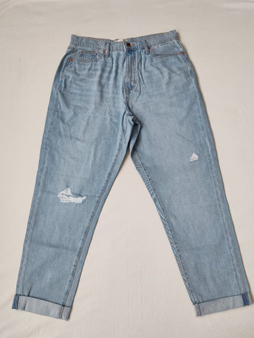 Universal Thread Mid-Rise Boyfriend Jeans Women’s 4/27R Light Wash Distressed